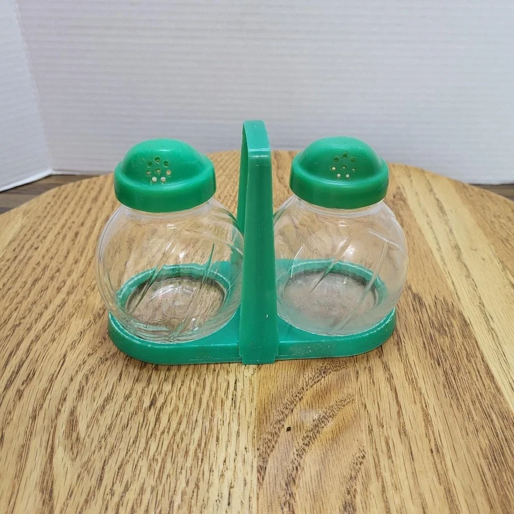 VTG 1950s Hazel Atlas Clear Glass Salt & Pepper Shakers Set Retro Green Plastic